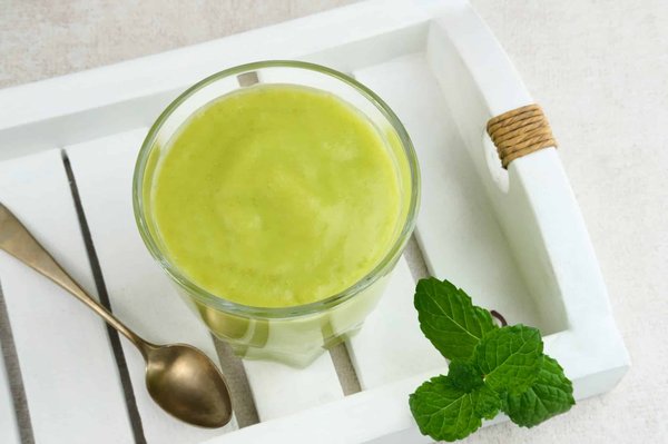 Comment gérer un bar à jus offrant des boissons personnalisées: défis et solutions?